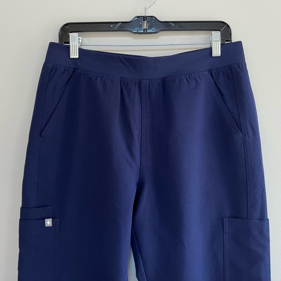 FIGS Men’s Axim Cargo Scrub Pants™ in Navy Blue, size M/S - Picture 5 of 10